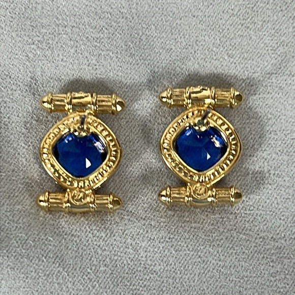 Vintage Swarovski Blue Crystal Clear Crystal Post Back Earrings - Picture 4 of 5